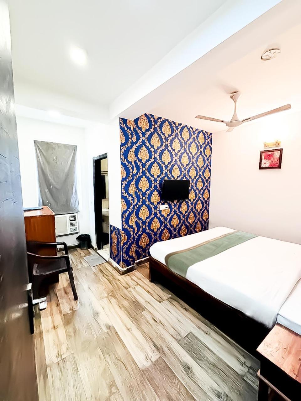 Hotel Blu - Saket Dlf Avenue Нью-Дели Экстерьер фото